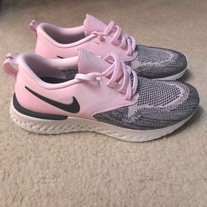 Nike, women’s size 8 fly knit sneakers